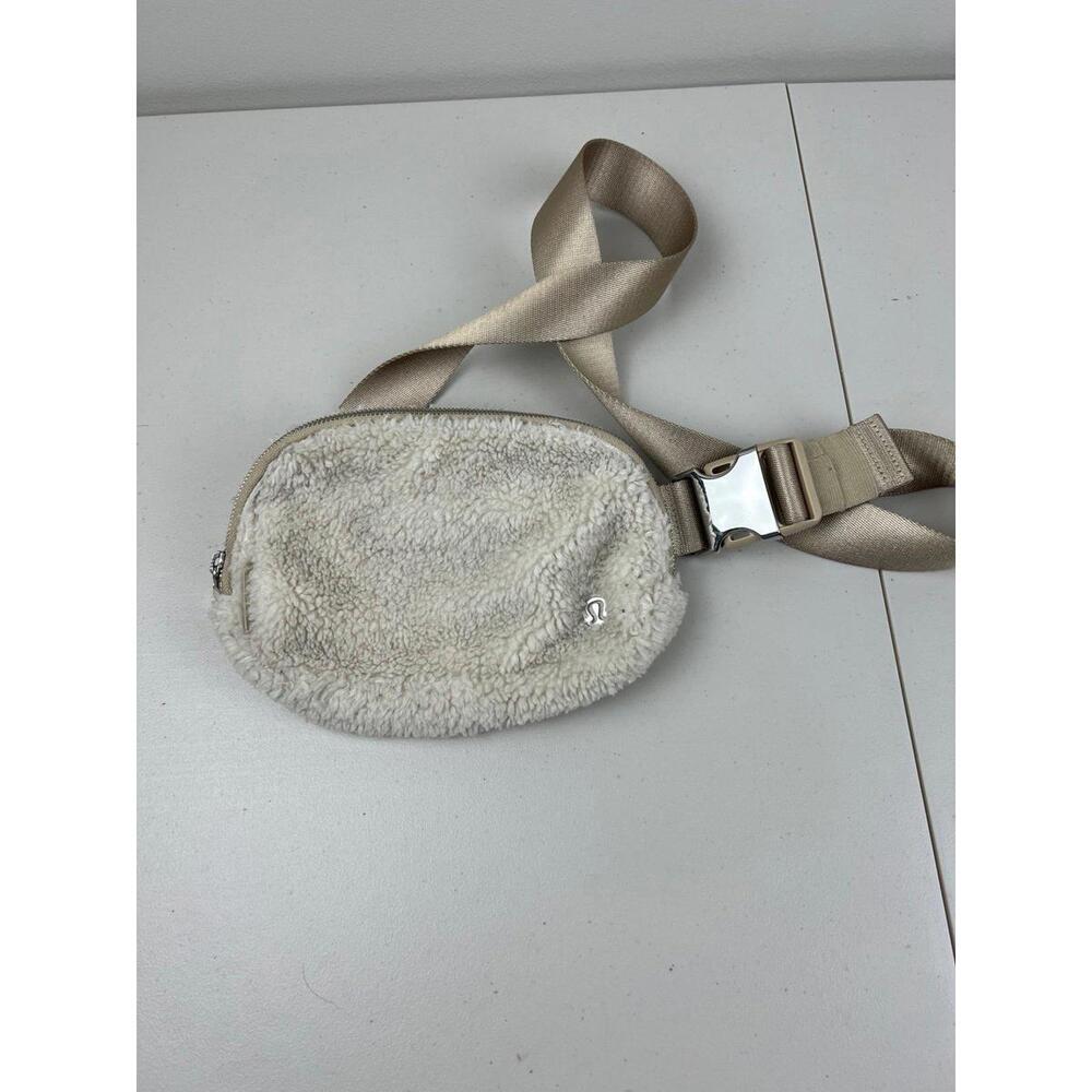 Lululemon O/S Beige Sherpa Waist Bag